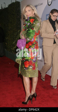 5. Oktober 2006; Los Angeles, Kalifornien, USA; Schauspielerin HEATHER THOMAS bei The Millennium Ball 2006-Spendenaktion zugunsten der Ronald Reagan UCLA Medical Center in Los Angeles. Obligatorische Credit: Foto von Paul Fenton/ZUMA KPA... (©) Copyright 2006 von Paul Fenton Stockfoto