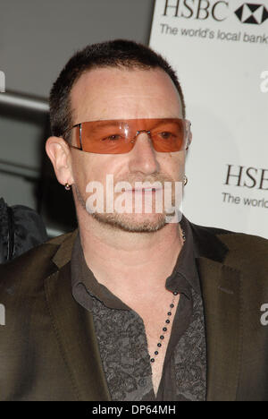 7. Oktober 2006; New York, NY, USA; BONO bei der Vorführung von "Volver" auf dem New York Film Festival im Lincoln Center.  Obligatorische Credit: Foto von Dan Herrick/ZUMA KPA. (©) Copyright 2006 von Dan Herrick Stockfoto