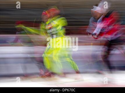 Ruhpolding, Deutschland. 8. Januar 2014. Ein Biathleten Zug während der Biathlon-Weltcup in der Chiemgau Arena in Ruhpolding, Deutschland, 8. Januar 2014. Foto: SVEN HOPPE/Dpa/Alamy Live News Stockfoto