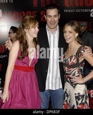 8. Oktober 2006; Buena Park, Kalifornien, USA; Von links: Schauspielerin AMBER TAMBLYN, Grudge Schauspieler FREDDIE PRINZE JR. und SARAH MICHELLE GELLAR bei der Premiere of'The 2' bei Knotts Scary Farm. Obligatorische Credit: Foto von Vaughn Youtz/ZUMA Press. (©) Copyright 2006 von Vaughn Youtz Stockfoto