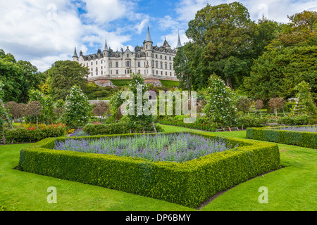 Tageslicht-Blick auf Dunrobin Castle und seine Gärten. Schottischen Highlands. Stockfoto