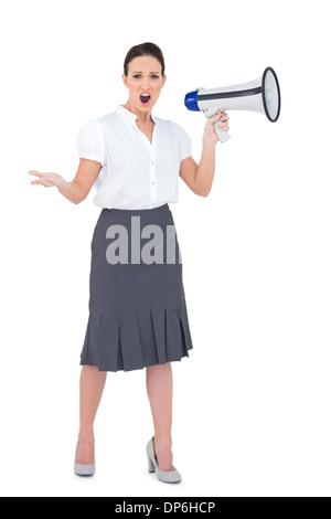 Strenge Geschäftsfrau in ihr Megaphon schreien Stockfoto