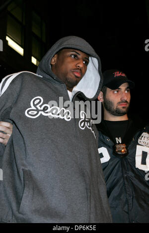 18. Oktober 2006; Manhattan, NY, USA; Rapper Fabolous, dessen rechtliche Name ist JOHN JACKSON, war ein Shooting, beteiligt und wurde am 16. Oktober 2006 schoss in den rechten Oberschenkel. Nach der Einnahme von Jackson ins Krankenhaus, Polizei durchsuchte das Fahrzeug und fand zwei geladen, nicht lizenzierte Waffen -.380 Kaliber und ein Kaliber.40 - in Geheimfächern versteckt.  Der Rapper und drei Freunde waren wi berechnet. Stockfoto