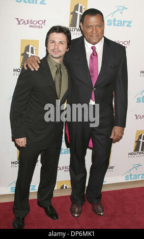 23. Oktober 2006; Los Angeles, Kalifornien, USA; Schauspieler FREDDY RODRIGUEZ und LAURENCE FISHBURNE auf der 10. Jahrestagung Hollywood Film Festival Gala statt im Beverly Hilton Hotel. Obligatorische Credit: Foto von Paul Fenton/ZUMA KPA... (©) Copyright 2006 von Paul Fenton Stockfoto