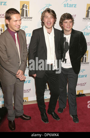 23. Oktober 2006; Los Angeles, Kalifornien, USA;  Musikern HANSON auf der 10. Jahrestagung Hollywood Film Festival Gala statt im Beverly Hilton Hotel. Obligatorische Credit: Foto von Paul Fenton/ZUMA KPA... (©) Copyright 2006 von Paul Fenton Stockfoto