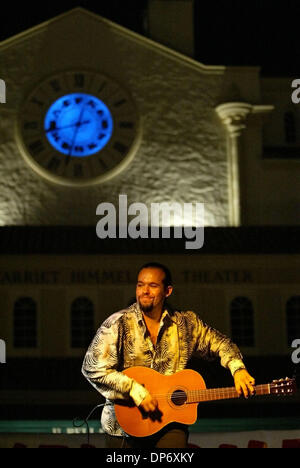 28. Oktober 2006; West Palm Beach, FL, USA; Gipsy Flamenco Gitarrist NICHOLAS MARKS die live am CityPlace. Obligatorische Credit: Foto von Lannis Wasser/Palm Beach Post/ZUMA Press. (©) Copyright 2006 von Palm Beach Post Stockfoto