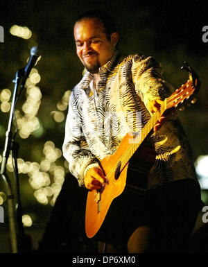 28. Oktober 2006; West Palm Beach, FL, USA; Gipsy Flamenco Gitarrist NICHOLAS MARKS die live am CityPlace. Obligatorische Credit: Foto von Lannis Wasser/Palm Beach Post/ZUMA Press. (©) Copyright 2006 von Palm Beach Post Stockfoto