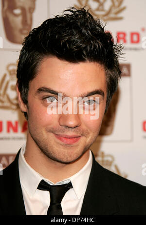 2. November 2006; Century City, Kalifornien, USA; Schauspieler DOMINIC COOPER auf der 2006 BAFTA/LA Cunard Britannia Awards statt im Hyatt Regency Century Plaza Hotel. Obligatorische Credit: Foto von Lisa O'Connor/ZUMA Press. (©) Copyright 2006 von Lisa O'Connor Stockfoto