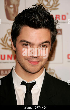 2. November 2006; Century City, Kalifornien, USA; Schauspieler DOMINIC COOPER auf der 2006 BAFTA/LA Cunard Britannia Awards statt im Hyatt Regency Century Plaza Hotel. Obligatorische Credit: Foto von Lisa O'Connor/ZUMA Press. (©) Copyright 2006 von Lisa O'Connor Stockfoto