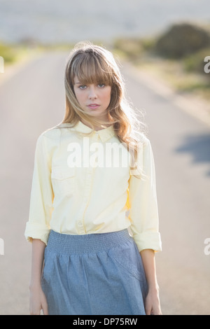 Hipster Mädchen starrte auf Kamera Stockfoto