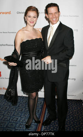 6. November 2006; New York, NY, USA; Schauspieler CHRISTIAN HOFF und seine Frau MELISSA HOFF auf die Ankünfte für Christopher Reeve Gründungsfeier von Christopher und Dana Reeve an 'A magischer Abend"2006 statt im Marriott Marquis. Obligatorische Credit: Foto von Nancy Kaszerman/ZUMA Press. (©) Copyright 2006 von Nancy Kaszerman Stockfoto