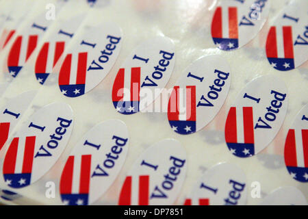 7. November 2006; Los Angeles, Kalifornien, USA; "Ich Voted" Aufkleber bei den Wahlen am Wahltag 2006. Obligatorische Credit: Foto von Marianna Day Massey/ZUMA Press. (©) Copyright 2006 von Marianna Tag Massey Stockfoto