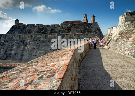 Die Festung - Castillo San Felipe de Barajas - auf dem Hügel San Lazaro überragt die Stadt Cartagena in Kolumbien Stockfoto