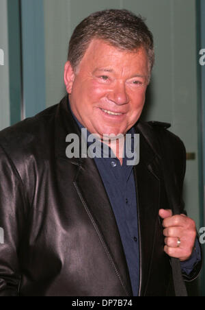 9. November 2006; Hollywood, Kalifornien, USA; Schauspieler WILLIAM SHATNER kommt für einen Abend mit "Boston Legal" präsentiert von der Academy of Television Arts and Sciences.  Obligatorische Credit: Foto von Marianna Day Massey/ZUMA Press. (©) Copyright 2006 von Marianna Tag Massey Stockfoto