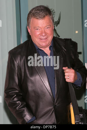9. November 2006; Hollywood, Kalifornien, USA; Schauspieler WILLIAM SHATNER kommt für einen Abend mit "Boston Legal" präsentiert von der Academy of Television Arts and Sciences.  Obligatorische Credit: Foto von Marianna Day Massey/ZUMA Press. (©) Copyright 2006 von Marianna Tag Massey Stockfoto