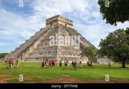 Trat Pyramide des Kukulkan, El Castillo Chichen Itza Maya-Ruinen auf der Yucatan Halbinsel Mexico North America Stockfoto