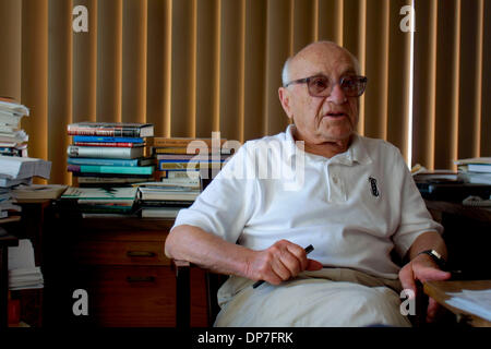 16. November 2006; San Francisco, CA, USA; Führende Wirtschaftswissenschaftler und Nobelpreisträger Milton Friedman starb Donnerstag im Alter von 94 Jahren. Friedman, Empfänger 1976 Memorial Nobelpreisträger für Wirtschaftswissenschaften, seit 1977 senior Research Fellow am Hoover-Institut. Er ist auch der Paul Snowden Russell Distinguished Service Professor Emeritus für Wirtschaftswissenschaften an der Universität Stockfoto