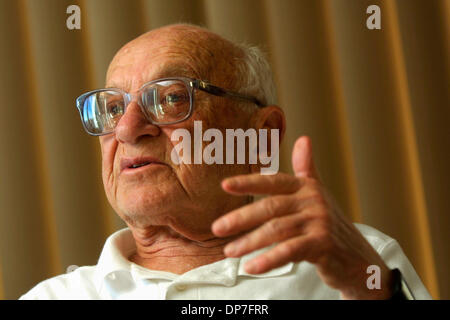 16. November 2006; San Francisco, CA, USA; Führende Wirtschaftswissenschaftler und Nobelpreisträger Milton Friedman starb Donnerstag im Alter von 94 Jahren. Friedman, Empfänger 1976 Memorial Nobelpreisträger für Wirtschaftswissenschaften, seit 1977 senior Research Fellow am Hoover-Institut. Er ist auch der Paul Snowden Russell Distinguished Service Professor Emeritus für Wirtschaftswissenschaften an der Universität Stockfoto