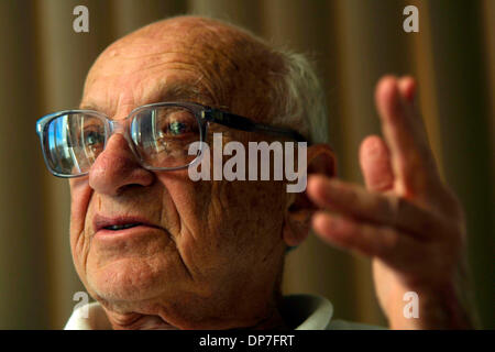 16. November 2006; San Francisco, CA, USA; Führende Wirtschaftswissenschaftler und Nobelpreisträger Milton Friedman starb Donnerstag im Alter von 94 Jahren. Friedman, Empfänger 1976 Memorial Nobelpreisträger für Wirtschaftswissenschaften, seit 1977 senior Research Fellow am Hoover-Institut. Er ist auch der Paul Snowden Russell Distinguished Service Professor Emeritus für Wirtschaftswissenschaften an der Universität Stockfoto