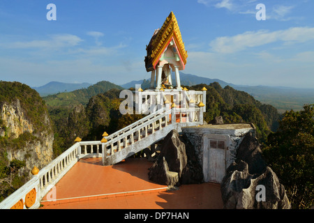 Blick vom buddhistischen Berggipfel Tiger Temple (Wat Tham Sua) - Süd-Thailand, Krabi Stockfoto