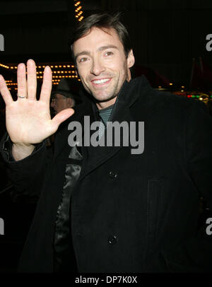 20. November 2006; New York, NY, USA; Schauspieler HUGH JACKMAN bei seinem Auftritt auf MTV TRL. Obligatorische Credit: Foto von Nancy Kaszerman/ZUMA Press. (©) Copyright 2006 von Nancy Kaszerman Stockfoto