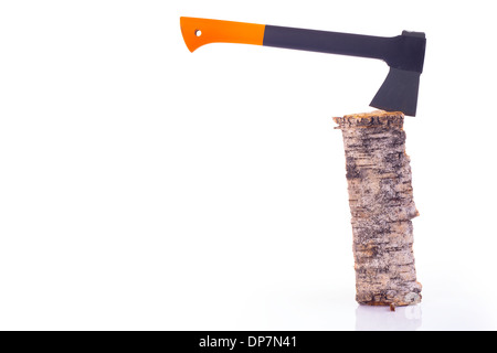 Axt stecken in einem Protokoll Stockfoto