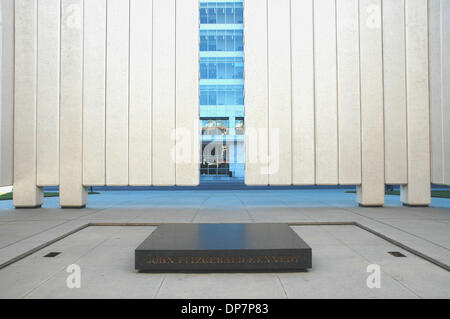 22. November 2006; Dallas, TX, USA; Präsident John f. Kennedy Denkmal in Dallas, Texas. JFK wurde am November ermordet 22,1963 in Dallas einen Block entfernt von der Website. Obligatorische Credit: Foto von David Teagle/ZUMA Press. (©) Copyright 2006 von David Teagle Stockfoto