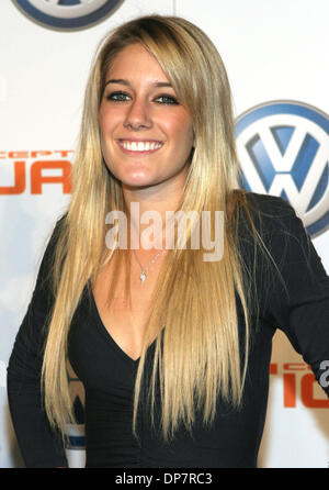 28. November 2006; Hollywood, Kalifornien, USA; HEIDI MONTAG kommt bei der Volkswagen Concept Car Tiguan-Launch-Event.  Obligatorische Credit: Foto von Marianna Day Massey/ZUMA Press. (©) Copyright 2006 von Marianna Tag Massey Stockfoto