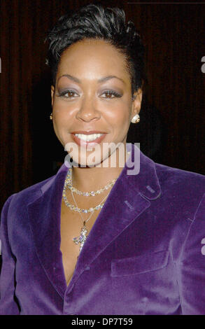 29. November 2006; Los Angeles, Kalifornien, USA;   Schauspielerin TICHINA ARNOLD bei den 2006 Family Television Awards statt im Beverly Hilton Hotel.                              Obligatorische Credit: Foto von Paul Fenton/ZUMA KPA... (©) Copyright 2006 von Paul Fenton-KPA Stockfoto