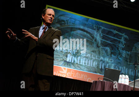 30. April 2006; San Diego, CA, USA; Dr. ROBERT BALLARD, deep Sea Explorer, entdecken der Titanic, marine Technologie-Innovator, Bestseller-Autor und Gründer des Institut für Meeresforschung, spricht die Mortgage Bankers Association Conference im San Diego Convention Center.  Obligatorische Credit: Foto von Paul Fenton/ZUMA Press. (©) Copyright 2006 von Rich Schmitt Stockfoto