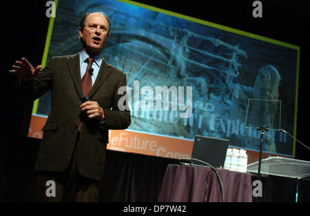 30. April 2006; San Diego, CA, USA; Dr. ROBERT BALLARD, deep Sea Explorer, entdecken der Titanic, marine Technologie-Innovator, Bestseller-Autor und Gründer des Institut für Meeresforschung, spricht die Mortgage Bankers Association Conference im San Diego Convention Center.  Obligatorische Credit: Foto von Paul Fenton/ZUMA Press. (©) Copyright 2006 von Rich Schmitt Stockfoto