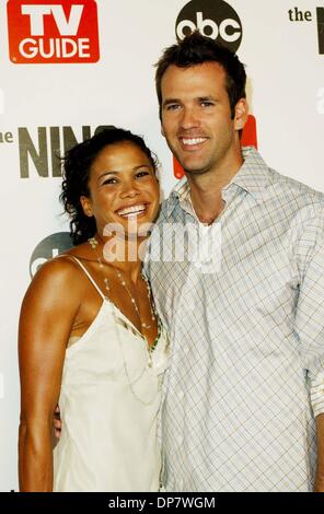 19. September 2006 - Hollywood, Kalifornien, US - K49905MGE. LOURDES BENEDICTO und MATTHEW CURLEY während der Premiere nach Party für die neue ABC-show THE NINE statt im L.A. Center Studios, am 18. September 2006, in Los Angeles. (Kredit-Bild: © Michael Germana/Globe Photos/ZUMAPRESS.com) Stockfoto