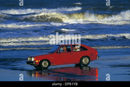 16. Juni 2006 - Daytona Beach, Florida, USA - Daytona Beach ist historisch bekannt als einer der wenigen Strände der Welt, wo die hart verpackte Sand motorisierte Fahrzeuge zu fahren am Strand in begrenzten Gebieten ermöglicht. Dies voller hart Sand aus Daytona Beach ein Mekka für Motorsport, die alten Daytona Beach Road Course Rennen seit über 50 Jahren Gastgeber. Dieser Kurs war r Stockfoto