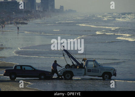 16. Juni 2006 - Daytona Beach, Florida, USA - Daytona Beach ist historisch bekannt als einer der wenigen Strände der Welt, wo die hart verpackte Sand motorisierte Fahrzeuge zu fahren am Strand in begrenzten Gebieten ermöglicht. Dies voller hart Sand aus Daytona Beach ein Mekka für Motorsport, die alten Daytona Beach Road Course Rennen seit über 50 Jahren Gastgeber. Dieser Kurs war r Stockfoto