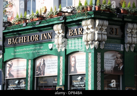 Der Bachelor Inn ist ein traditionelles Pub und eine der ältesten in Dublin Stockfoto