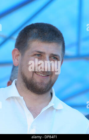 Tschetschenischer Premierminister Ramzan Kadyrov an das Wrestling-match zwischen tschetschenischen und uns Ringer. (Kredit-Bild: © PhotoXpress/ZUMA Press) Einschränkungen: Nord- und Südamerika Rechte nur! Stockfoto