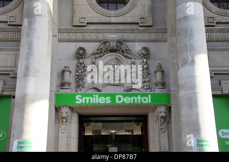 Lächelt Zahnklinik in der O' Connell Street in Dublin Stockfoto