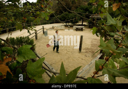 (Veröffentlicht 14.09.2006, NC-1, NI-3)  10. September 2006, ging durch die Gegend, wo ein neues interpretive Center, auf einem Parkplatz am Eingang der Elfin Freizeit Waldreservat, 10. September 2006 vorgeschlagen wird, ESCONDIDO, CA, USA  Ranger RYAN WORKS.  Mandatory Credit: Foto von Dan Trevan/San Diego Union-Tribune/Zuma Press. Copyright 2006 San Diego Union-Tribune Stockfoto