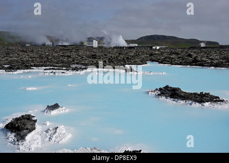 Svartsengi Kraftwerk und die blaue Lagune (Blaa Loni∂), Grindavik, Island Stockfoto