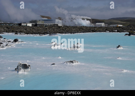 Svartsengi Kraftwerk und die blaue Lagune (Blaa Loni∂), Grindavik, Island Stockfoto