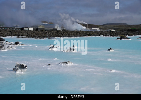 Svartsengi Kraftwerk und die blaue Lagune (Blaa Loni∂), Grindavik, Island Stockfoto