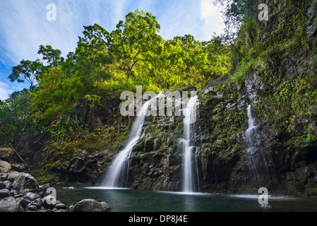 Die atemberaubend schöne Upper Waikani Falls oder drei Bären gefunden in Maui. Stockfoto