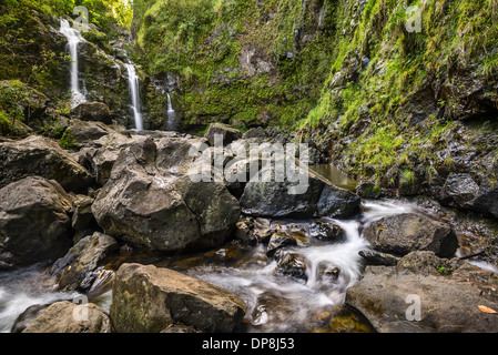 Die atemberaubend schöne Upper Waikani Falls oder drei Bären gefunden in Maui. Stockfoto