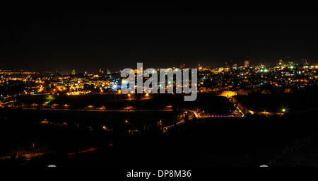 Jerusalem, Jerusalem, Palästina. 8. Januar 2014. Einen Überblick über die Stadt Jerusalem am 8. Januar 2014 © Saeed Qaq/APA Images/ZUMAPRESS.com/Alamy Live News Stockfoto