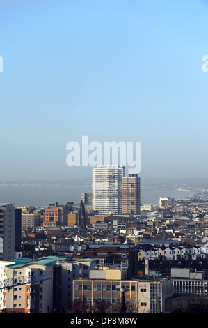 Brighton-Skyline-Blick von der Ostseite der Stadt genommen. Die hohen Wohnblock ist Sussex Höhen Stockfoto