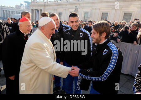 Vatikan, Rom, Italien. 8. Januar 2014. Kredit-Sampdoria Football Team Begegnung Papst Francis während der Generalaudienz vom 8. Januar 2014: wirklich Easy Star/Alamy Live News Stockfoto