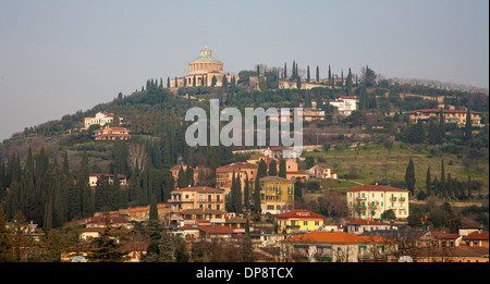 Verona - Santuario della Madonna di Lourdes Kaste San Pietro Stockfoto