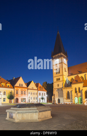 Basilika St. Egidius auf Radnicne Platz in der Abenddämmerung, Bardejov (UNESCO Weltkulturerbe), Presov Region, Slowakei Stockfoto