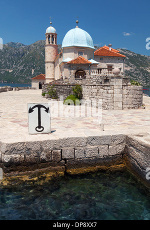 Alte Kirche auf einer kleinen Insel in der Bucht von Kotor, Montenegro Stockfoto