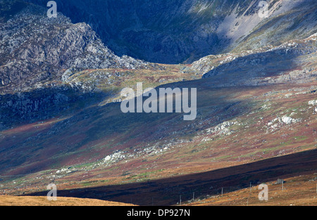 Foto von Berghang auf Weg von Capel Curig Llyn Ogwen Snowdonia National Park Gwynedd North Wales Großbritannien EUR Stockfoto